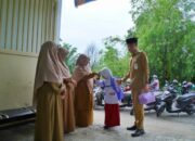 Antar Anak di Hari Pertama Sekolah, Bupati Tarmizi: Keterlibatan Ayah Punya Dampak Besar