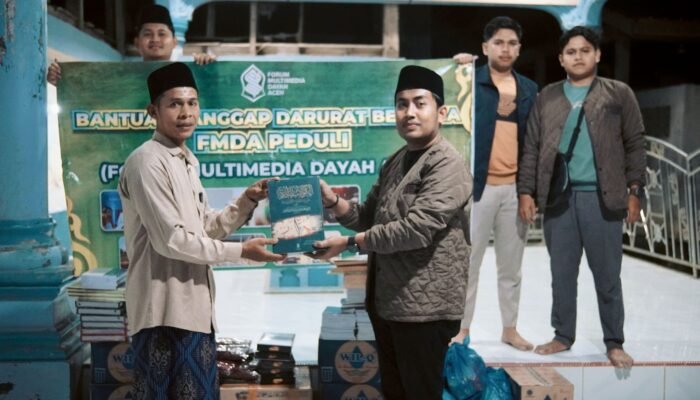 FMDA Salurkan Bantuan Kitab untuk Dayah Terdampak Banjir di Aceh Utara