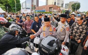 Bagikan Takjil Bareng Jurnalis, Kapolri Tegaskan Suara Media Adalah Suara Publik