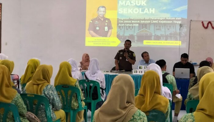 Kejati Aceh tanamkan kesadaran hukum bagi siswa SMAN 1 Ingin Jaya melalui program JMS