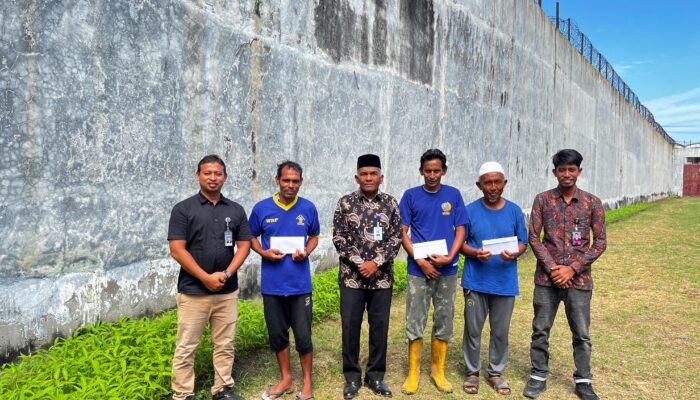 Apresiasi Kerja Nyata, Lima WBP Rutan Banda Aceh Terima Upah Program Ketahanan Pangan