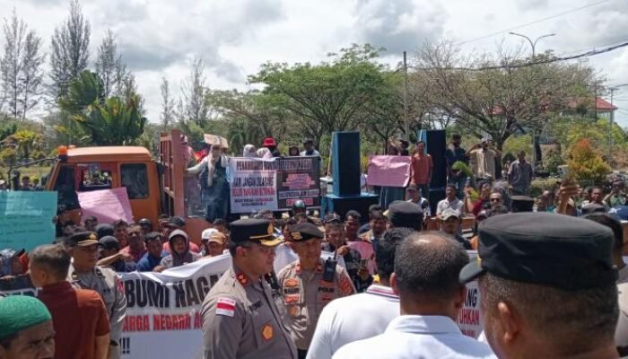 Ratusan Massa Penambang Emas Gelar Aksi di DPRK Nagan Raya