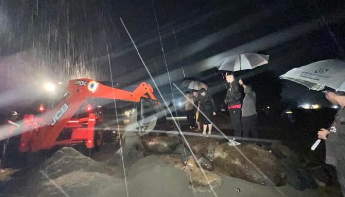 Sigap, Bupati Tarmizi Tinjau lokasi Banjir dan Plafon Ambruk di RSUD-CND Meulaboh