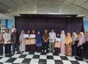 Anggota DPRK Abdya Dedi Saputra Serahkan Beasiswa untuk Pelajar Penghafal Al-Quran