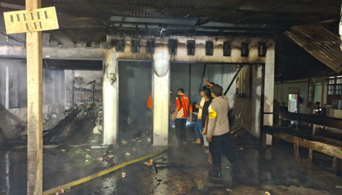 Dua Unit Ruko di Desa Peuleukung Terbakar